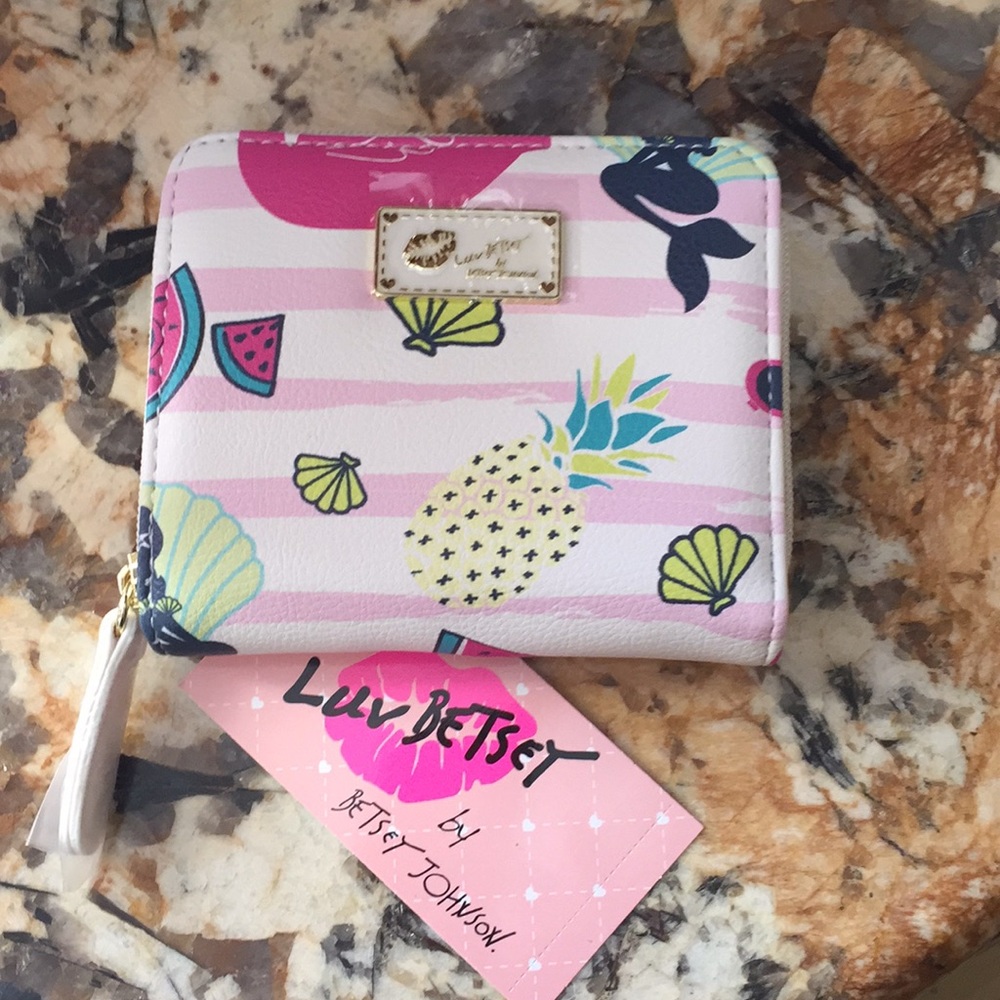 NEW Betsey Johnson seashell mermaid